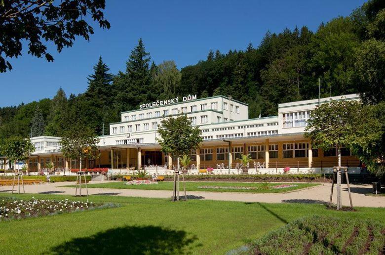 Kapsle Luhacovice Lägenhet Exteriör bild